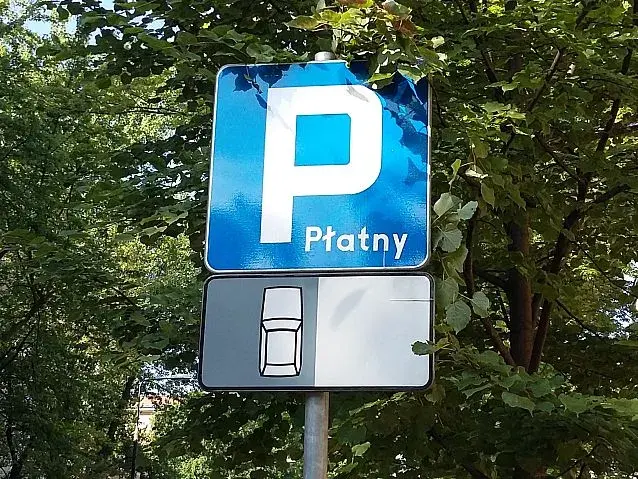 Czy osoba niepełnosprawna płaci za parking? Zaskakujące zasady i wyjątki