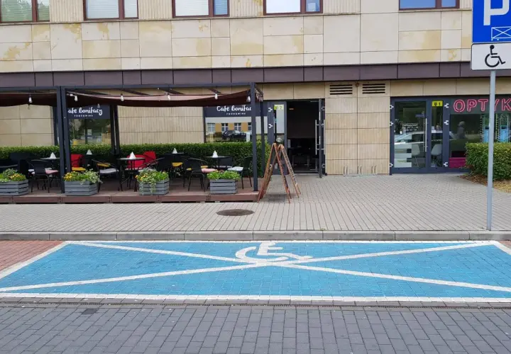 Jakie znaki drogowe nie obowiązują niepełnosprawnych? Oto prawda!